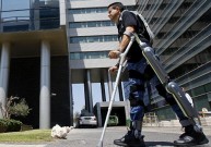 Egzoskeletas sugrąžina judėjimo laisvę paralyžuotiems žmonėms