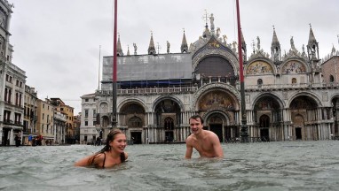 Italų vyrų pastangos suvilioti užsienio turistes - bergždžios