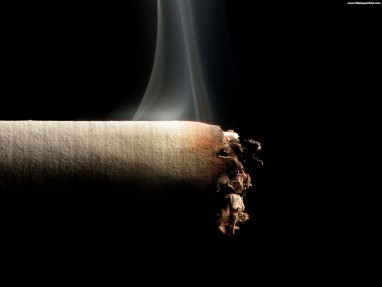 Tyrimas: beveik trečdalis lietuvių stresą malšina rūkydami