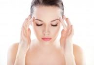 Moterys galvos skausmus kenčia dažniau nei vyrai