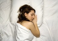 Mokslininkai: moterys turi miegoti ilgiau nei vyrai