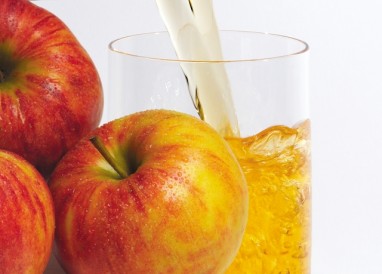 Išvengti Alzheimerio ligos padeda ir obuolių sultys