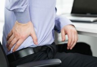 Dažni stuburo skausmai, kurie kankina sėdimą darbą dirbančius žmones