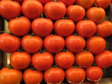 Pomidorai gydo nudegusią odą