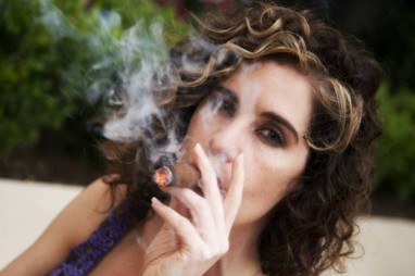 Ritualinis rūkymas tapo žalingu įpročiu