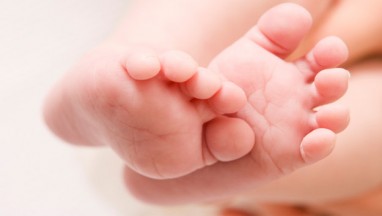 Britų medikai, nepaisydami tėvų prašymo, leido mirti jų kūdikiui