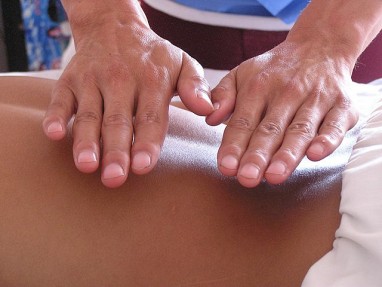 10 priežasčių, kodėl vyrai dažniau turėtų rinktis masažą