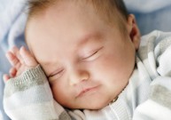 Kūdikiai mokosi net miegodami