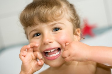 Tėvai ir vaikai raginami nepamiršti vaikų dantų priežiūros
