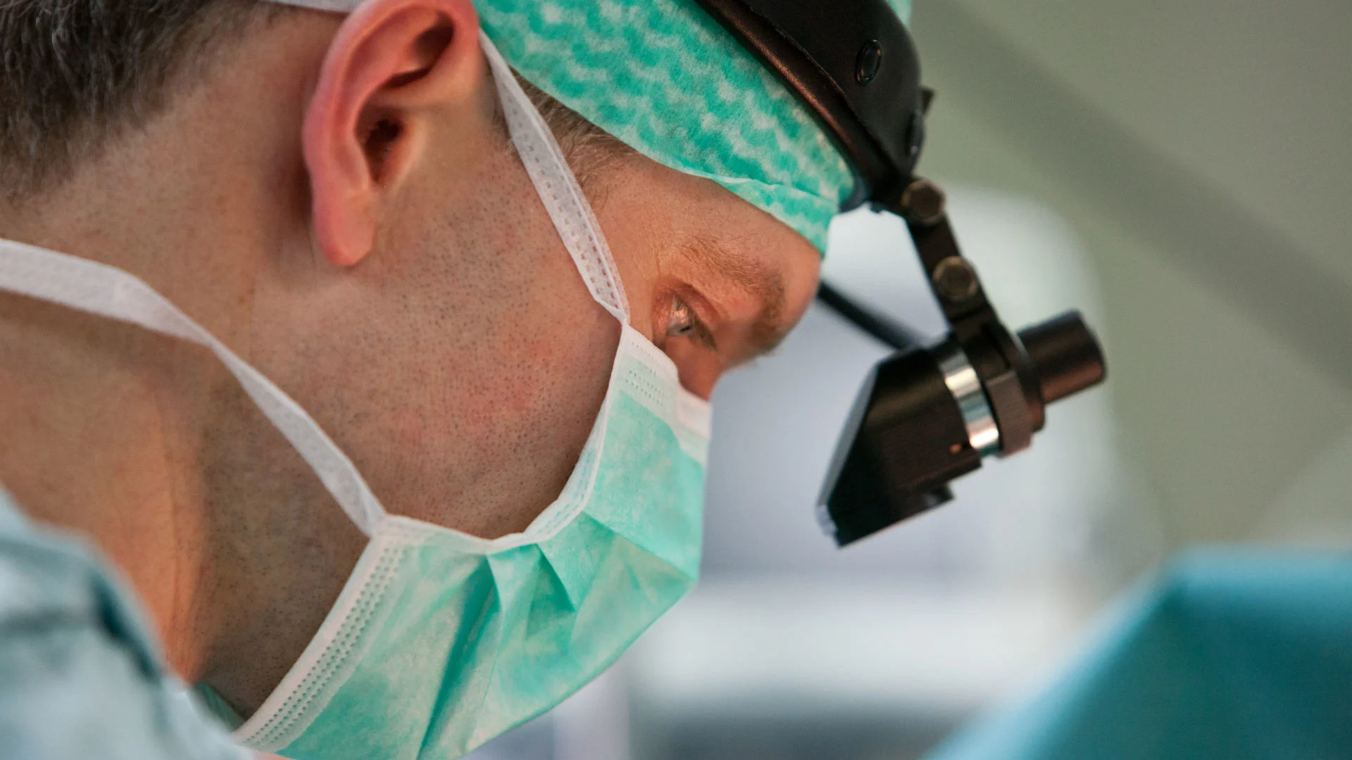 Nori operuotis, mesk rūkyti, pataria danų chirurgai