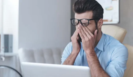 Kaip atgaivinti po ilgo darbo kompiuteriu pavargusias akis?