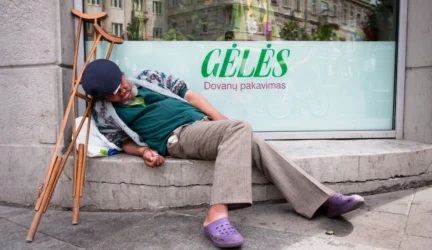 Ant medikų pečių užkrauti ir girtuokliai