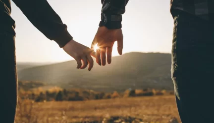 Mylimo asmens prisilietimai išties yra ypatingi, sako mokslininkai