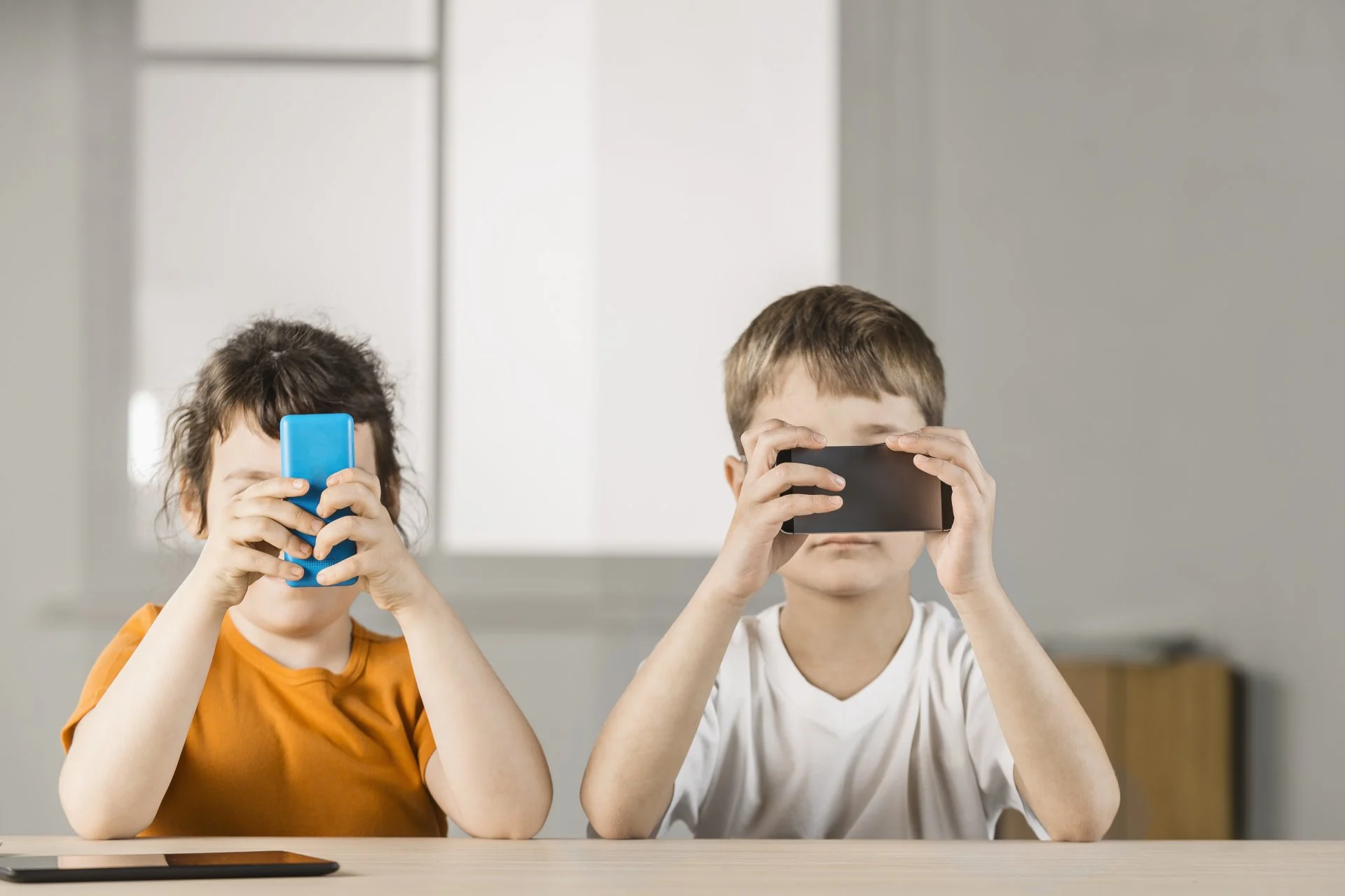Mobilieji telefonai gali kenkti vaikų nervams
