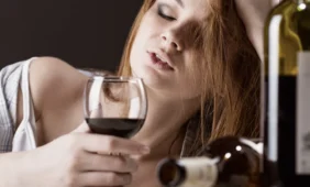 Išgertas alkoholis neįtakoja vyrų požiūrio į moters patrauklumą?