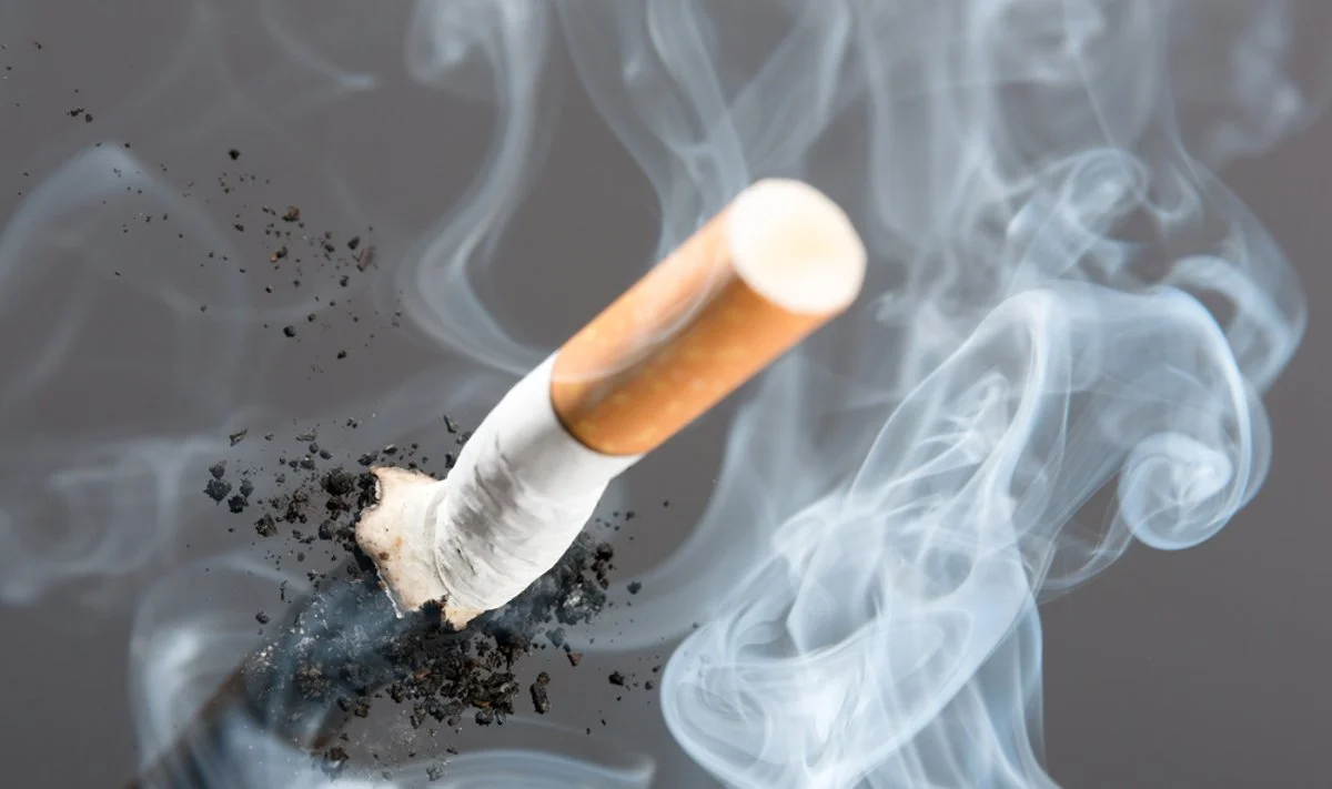 Plastikos chirurgai kratosi rūkalių