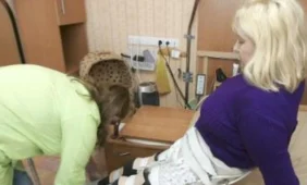 Septyniolika metų nevaikščiojusi mergina atsistojo ant kojų