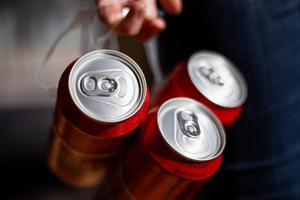 Alkoholis klampina jaunas moteris