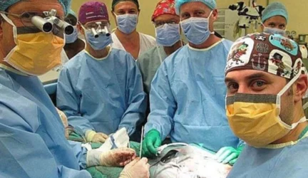 Pirmoji pasaulyje rankų transplantacija pasirodė sėkminga