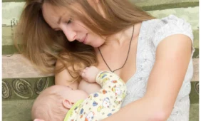 Motinos pienas kainuoja mažiau