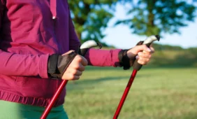 Šiaurietiškas ėjimas stiprina ne tik raumenis