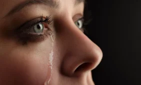 Tyrimas: moterys verkia keturis kartus dažniau nei vyrai