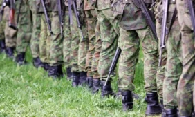 Dar aštuoni kariūnai tiriami dėl pandeminio gripo