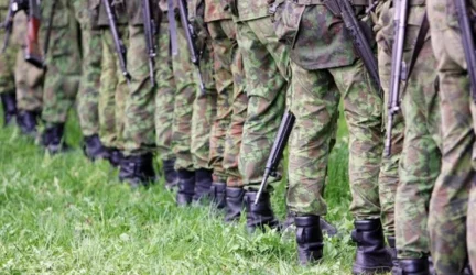 Dar aštuoni kariūnai tiriami dėl pandeminio gripo