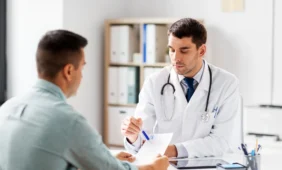 Gydytojai: rengiama sveikatos apsaugos reforma yra neteisėta