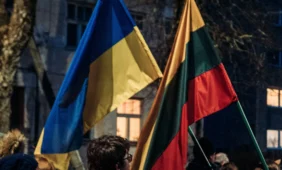 Lietuvos humanitarinė pagalba pagaliau išskraidinta į Ukrainą