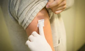 Ligoninėms pradžiai – po 50 dozių vaistų nuo kiaulių gripo