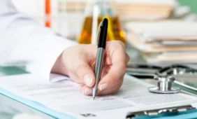 Siūlo bausti dvi medikes