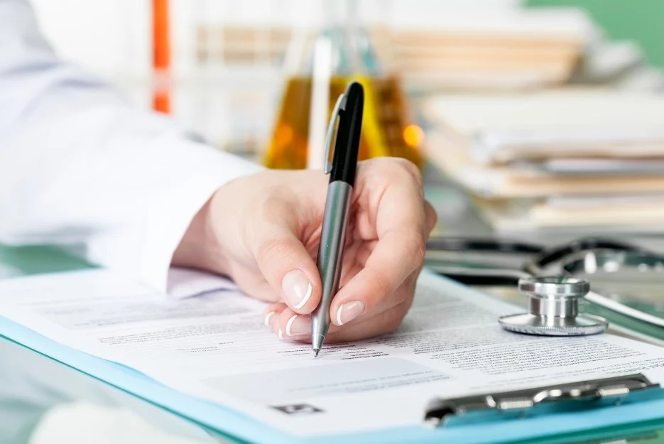 Siūlo bausti dvi medikes