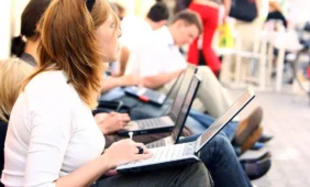 Internete žmonės skundžiasi daug dažniau