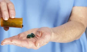 Siūlo riboti ir nereceptinių vaistų antkainius