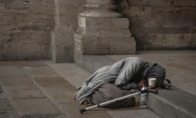 Atšalus orams, padaugėjo ligoniais apsimetančių benamių