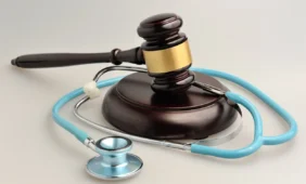 Kyšininkavimu įtariamo Jonavos gydytojo byla perduota teismui