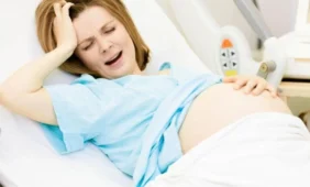 Gimimo stebuklas: dvynės išgydytos įsčiose
