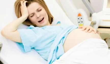 Gimimo stebuklas: dvynės išgydytos įsčiose