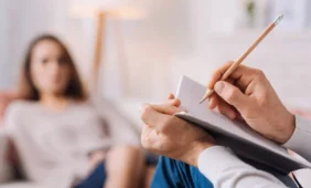 Universitetuose siūloma teikti ir psichologinę pagalbą