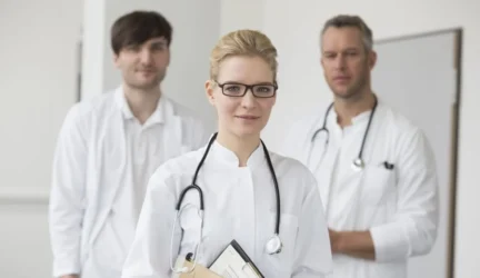 Nusivylusiems Lietuvos medikams – daugiau kaip pusantro tūkstančio darbų užsienyje