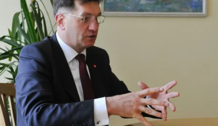 Siūlo nubraukti PSD skolas emigrantams ir bedarbiams