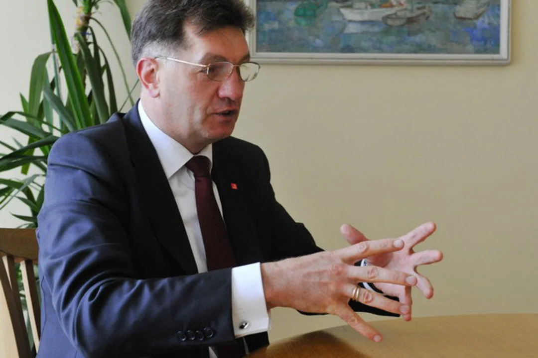 Siūlo nubraukti PSD skolas emigrantams ir bedarbiams