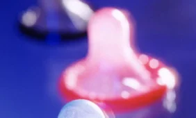 Indų peniai per maži standartiniams prezervatyvams