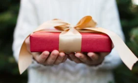 Kokių dovanų geriau nedovanoti merginai?