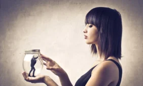 Kodėl moterys renkasi teistus vyrus?