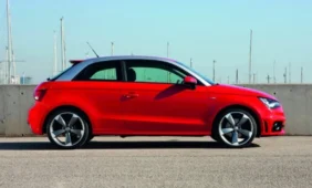 Moterys 41 kartą dažniau automobilį renkasi pagal spalvą