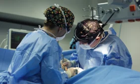 Plastinės operacijos apriboja žmogaus gebėjimą jausti emocijas