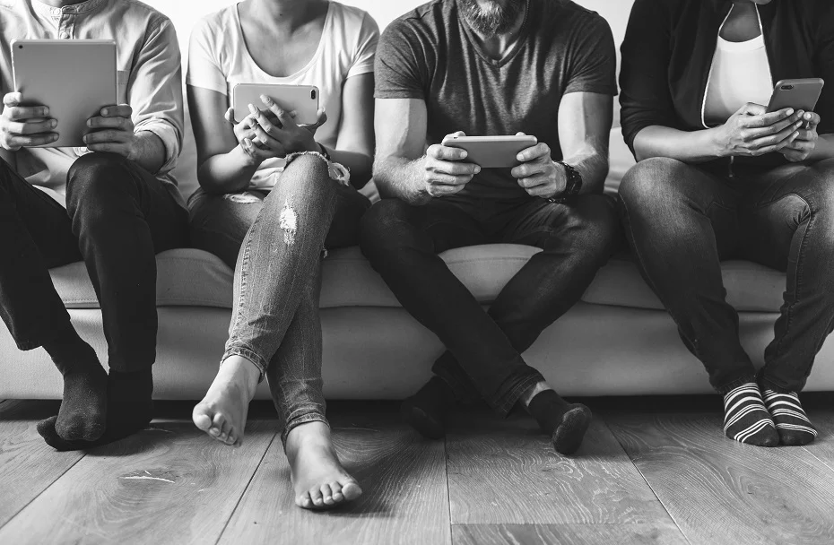 Priklausomybė nuo technologijų keičia žmones