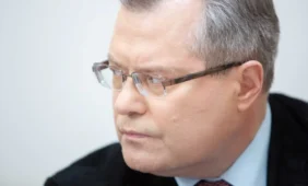 R.Šukys: griežtas antkainių taikymas duoda rezultatų – vaistai toliau pinga